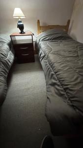 a bedroom with a bed and a table with a lamp at Casa centro in Patagones