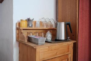 a shelf with a coffee pot and glasses on it at Hanksville Farm - B&B in Svalöv