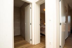 Galeriebild der Unterkunft VSG Resort - Apartments 200m from Beach, Pool, Sauna & Jacuzzi in Klimno