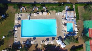 an overhead view of a swimming pool in a castle at Miravacanze Peschici in Peschici