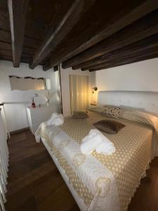 a bedroom with a bed with towels on it at La Maison di Annamaria in Bari