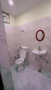 Koupelna v ubytování Tridev Hotel