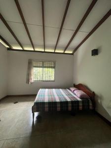 Postel nebo postele na pokoji v ubytování Spacious rooms, Serene location with easy access to Kandy city
