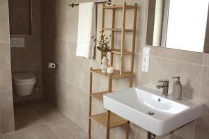 Ένα μπάνιο στο Stilvoll wohnen - Job & Urlaub +30 φωτογραφίες