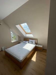 een slaapkamer met een bed en twee ramen bij Sea Diamond 2 in Sunny Beach