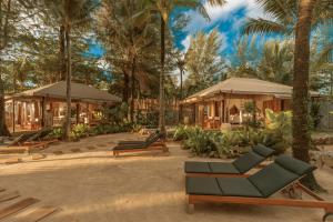 Ein Garten an der Unterkunft Twinpalms Tented Camp Phuket
