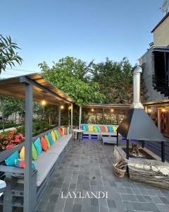 Balkoni atau teres di Leylandi