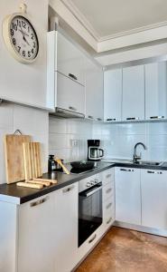 Cucina o angolo cottura di Ionian Sea View Apartment