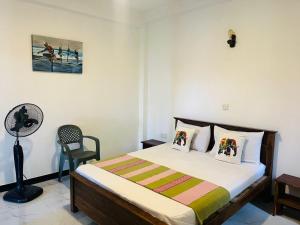 Postel nebo postele na pokoji v ubytování kandy hill villa