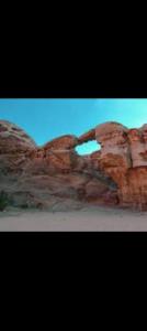 a television screen with a picture of a desert at وادي رم in Wadi Rum +3 photos