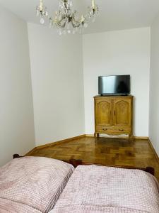 Łóżko lub łóżka w pokoju w obiekcie Pod Katedrą