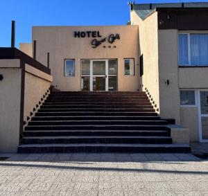 a hotel with stairs in front of a building at Hotel Silver Golf in Sierra de la Ventana