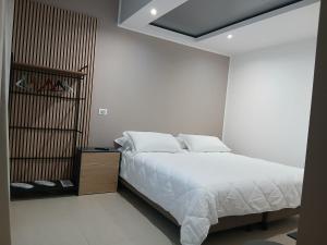 Postel nebo postele na pokoji v ubytování LHI Healthy Hotel Lecce