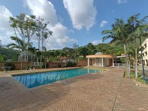 a swimming pool in front of a house at Novedoso Apartamento con Piscina y Wifi gratis in Temblador +6 photos