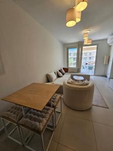 Posezení v ubytování Marassi Marina West 1 Bedroom