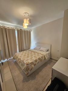 Postel nebo postele na pokoji v ubytování Marassi Marina West 1 Bedroom