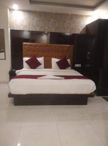 Voodi või voodid majutusasutuse P S Grand By Iconic Near Delhi International Airport toas
