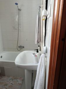 Koupelna v ubytování CASA COMPARTIDA SIn ASCENSOR ELDA + 1 fotografie