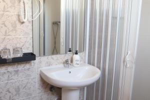 Koupelna v ubytování Hotel CALPE + 37 fotografií