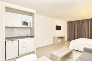Kuchnia lub aneks kuchenny w obiekcie Apartamentos Mar i Vent