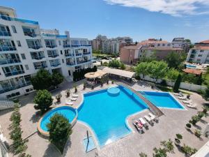 Bazén v ubytování Odisei Large Studio nebo v jeho okolí + 5 fotografií