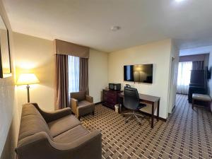 TV a/nebo společenská místnost v ubytování Sonesta Essential Hotels Overland Park