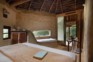 Voodi või voodid majutusasutuse Kithul cob hideaway toas