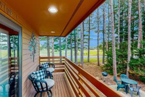 a screened in porch with chairs and a table at Knotty Pines in Wisconsin Dells