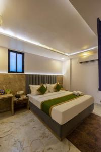 Postel nebo postele na pokoji v ubytování Hotel All In Homes - New Delhi Railway station- Paharganj