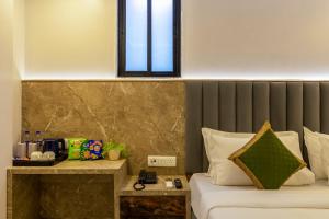 Postel nebo postele na pokoji v ubytování Hotel All In Homes - New Delhi Railway station- Paharganj