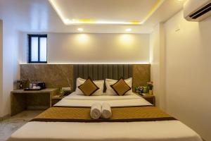 Postel nebo postele na pokoji v ubytování Hotel All In Homes - New Delhi Railway station- Paharganj
