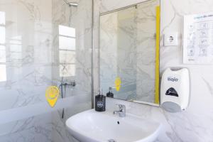 Koupelna v ubytování Albergue de São Bento