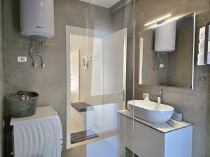 Ένα μπάνιο στο San Pietro Coastal Escape 287 +24 φωτογραφίες