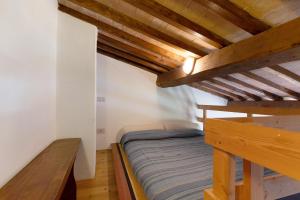 A bed or beds in a room at La Ripa - Appartamento I Ghiri