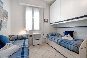 a bedroom with two beds and a window at Relaxing Sea View in Lido di Jesolo +29 photos