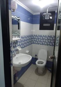 Phòng tắm tại شاليه صف أول على البحر +15 ảnh