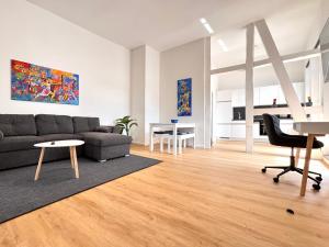 a living room with a couch and a table at Schicke Ferienwohnung inmitten der Altstadt in Schwerin