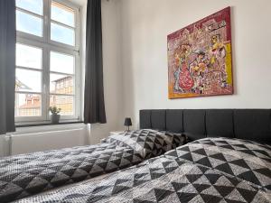 a bedroom with a bed and a painting on the wall at Schicke Ferienwohnung inmitten der Altstadt in Schwerin +12 photos