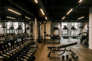Fitness centrum a/nebo fitness zařízení v ubytování Sonder by Marriott Bonvoy The Liberty Apartments Liberty Village