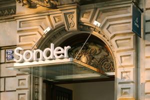 Certifikát, ocenenie alebo iný dokument vystavený v ubytovaní Paseo de Gracia Hotel, Sonder by Marriott Bonvoy