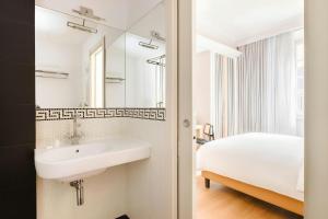 Kúpeľňa v ubytovaní Piazza Di Spagna Hotel, Sonder by Marriott Bonvoy + 7 fotografií