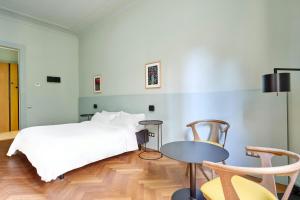 Postel nebo postele na pokoji v ubytování Le Palacete Hotel Gracia District, Sonder by Marriott Bonvoy