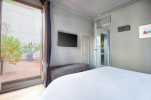 TV a/nebo společenská místnost v ubytování Le Palacete Hotel Gracia District, Sonder by Marriott Bonvoy