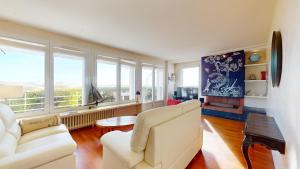Μια τηλεόραση ή/και κέντρο ψυχαγωγίας στο Villa de la Vie avec Vue Panoramique Exceptionnelles