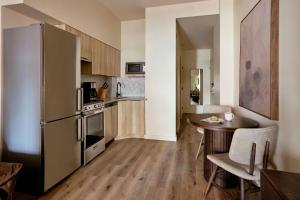 Kuchyň nebo kuchyňský kout v ubytování Sonder by Marriott Bonvoy The Nealon