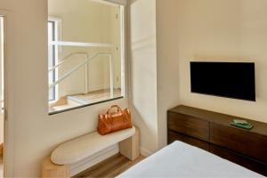 TV a/nebo společenská místnost v ubytování Sonder by Marriott Bonvoy The Nealon