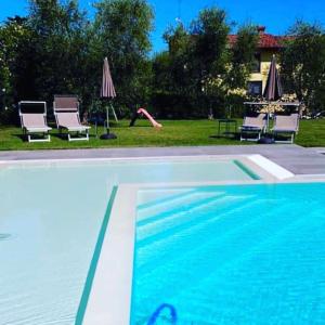 Bazén v ubytování B&B Controvento Soiano nebo v jeho okolí