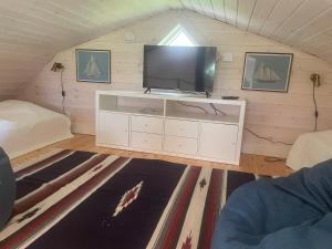 a living room with a flat screen tv in a house at Lilla Grellbo in Grebbestad