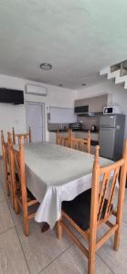 Η κουζίνα ή μικρή κουζίνα στο Departamentos Centro Duplex