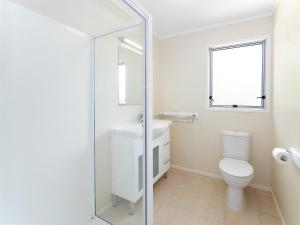 Ένα μπάνιο στο Rimu - Paihia Holiday Home +14 φωτογραφίες